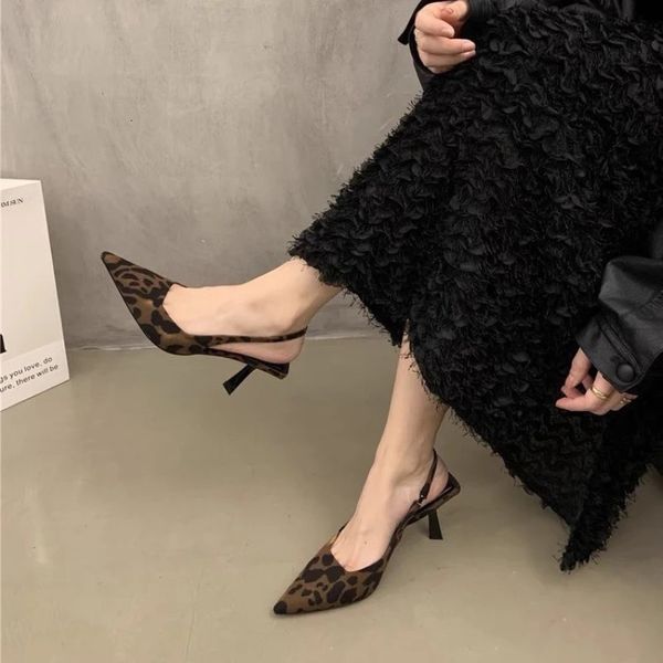Chaussures femme tendance pointu leopard imprime d'été talons hauts tempérament court single single sandales sexy 240514