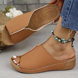 Chaussures femme tendance sandales d'été pour femmes chaussures d'été avec des talons sandalias mujer cale d'été pantoufles de chaussures féminines 240412