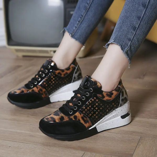 Chaussures pour femmes baskets décontractées Laceup coin sport chaussures femelles chaussures vulcanisées plateforme décontractée dames sneaker tennis chaussures en gros