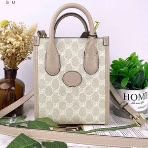 Tienda Venta de mostrador Fabricantes de bolsos de moda Venden correo gratuito con pérdidas Nicho de Hong Kong Bolso para partituras musicales de alta gama Nuevo bolso de verano Mini hombro cruzado diagonal