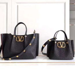 Shop Design Handbag al por mayor minorista 2024 Summer NUEVO V-BUTTON WILLOW Cadena de uñas Bag Compre Lafite Woven