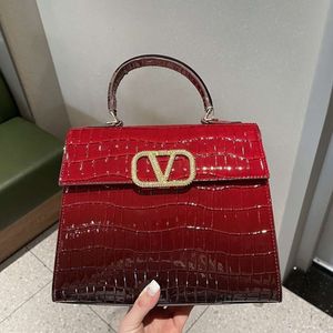 Boutique design sac à main vente en gros au détail sac en cuir haut de gamme pour femmes 2024 nouveau sac à main motif crocodile et épaule à la mode