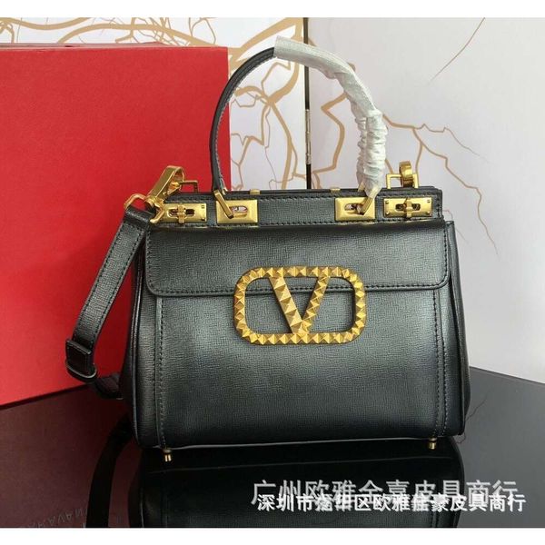 Boutique Handsbag Wholesale Retail New Fashion Vérine en cuir Généreur Womens Rivet Handbag How Hide Hide Straddle Style High End