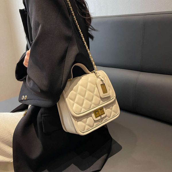 Tienda Fábrica Venta al por mayor 2024 Cadena de primavera Bolso para mujer Moda Pequeño cuadrado Han Faner Textura Lingge Mano Estilo occidental Hombro