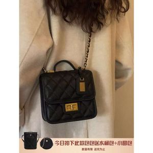 Shop Factory Wholesale Nanfengyuan Minya Kioy Roman Fantasy 2024 Handheld Lingge Small Bag Womens Chain One épaule Crossbody