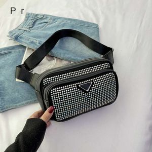 Compre bolso de moda con diamantes para cámara, nuevo estilo Wtern, bandolera con un hombro, riñonera cuadrada pequeña de agua