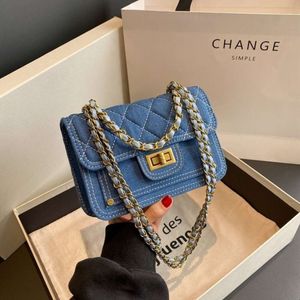 Les sacs à bandoulière simples sont vendus à bas prix Petit sac à chaîne en denim à la mode pour femmes Simple et décontracté Carré 2024 Été Niche Texture Épaule