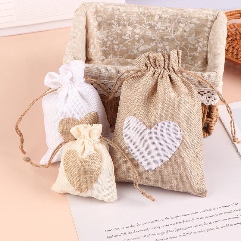 Sacs à provisions 10pcs coeur forme lin petit sac à cordon emballage cadeau bonbons de fête