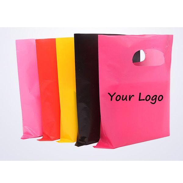 Sacs à provisions 500pcslot en gros sac en plastique personnalisé de haute qualité sac à main découpé pour emballagecadeauxboutique 230918