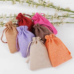 Sacs à provisions 50pcs / lot naturel jute cordon toile de jute faveurs de mariage fête cadeau de noël bijoux hessian sac pochettes emballage