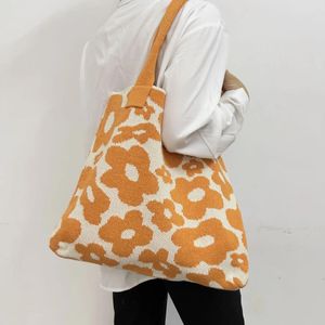 Bolsas de compras Patrón de flores de moda Tote de punto Bolso de ganchillo hecho a mano de gran capacidad Bolso de compras de viaje de hombro tejido casual para mujer