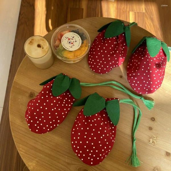 Sacs à provisions Pocket de maquillage mignon Strawberry Drawstring Sac Stockage grande capacité Cosmetic Korean Style Beauty Tools Pouche