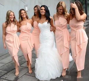 Korte 2020 Blush roze bruidsmeisjekleding Peplum ruches plooien plus size Coulmn schede strapless op maat gemaakte bruidsmeisje jurk