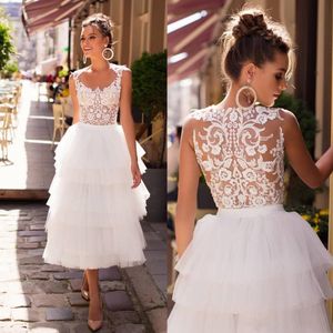 Short A Line Kant Beach Trouwjurken Ronde Hals Thee Lengte Bruidsjurken Tule Tiered Robe de Mariée