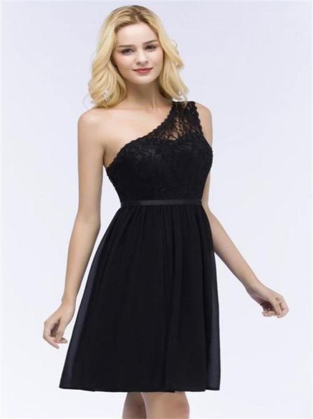 Vestidos de dama de honor negro corto Chiffon Aline Lace Oneshoulder Vestidos de regreso a casa con sash9453393