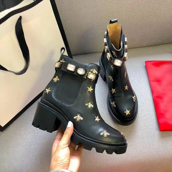 Botas cortas para mujer Zapato de diseñador Tacones gruesos clásicos Hebilla de cinturón de cuero de vaca Tacón alto Botines de cuero con diamantes para mujer Zapatos de vestir casuales clásicos tamaño 35-42