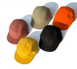 Chapeau à bord court en nylon à séchage rapide à cinq panneaux casquette à visière plate carrée casquette anti-transpiration crème solaire chapeau à 5 panneaux DF253