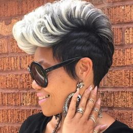Perruques courtes bouclées pour femmes noires synthétiques avec frange cheveux noirs et blancs naturels utilisation quotidienne perruque en fibre résistante à la chaleur