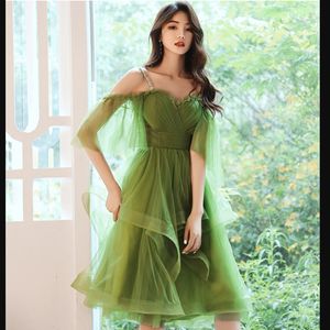 Elegant Emerald Green Ruffle Cocktail Dress for Graduation and Homecoming