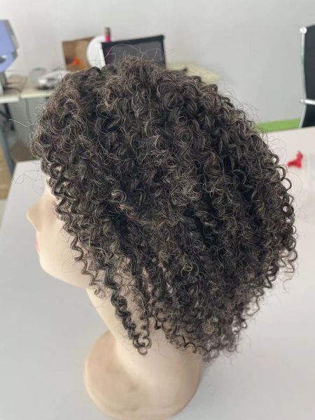 Perruques de cheveux humains gris courts afro crépus bouclés bouffée pas de colle porter et aller sel et poivre couleur perruques grises pour les femmes noires 130% usine de densité en gros