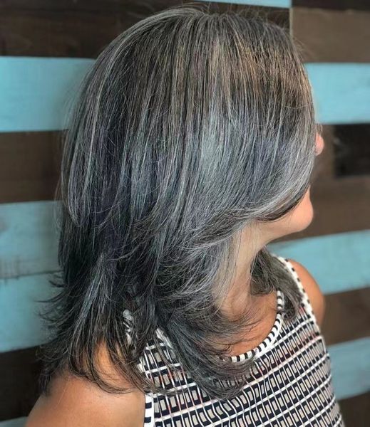 Wig gris courte avec frange de rideau Bob Perruques gris en argent en couches pour femmes Pixie Lace Wigs Pixie Cut Wig Wig Real Human Hair Wigs avec Utilisation quotidienne de 14 jours 4x4 Lace