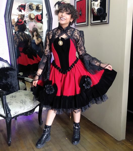 Corto Lolita gótico negro rojo Vestido De novia 2023 una línea De encaje Medieval Bolero chaqueta Boho novia vestidos De manga larga Rock traje Vestido De novia bata De mariee