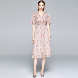 Robe en mousseline de soie florale à manches courtes Femmes Summer Vintage Slim Dentelle Patchwork Robes décontractées Robes 210520