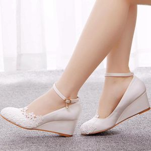 Korte slanke pedicure 5 cm hoge dames sandalen hakken wiggen casual ondiep gesneden gesp ronde hoofd enkele schoen bruid 788