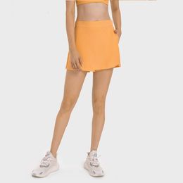 Les shorts alignent les jupes de la couleur de yoga de citron solide fiess skort women sport jupe courte jogging jogging rapide sèche faux twopiece tennis robe ll ll