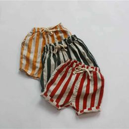 Shorts Childrens en lin d'été Shorts en coton 1 à 6 ans garçons et filles verticales Stripe Pantalon de genou lâche D240516
