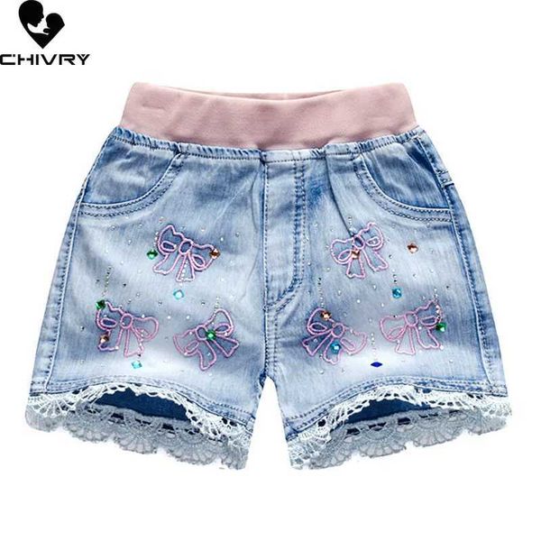 Shorts nouveaux 2022 Childrens et filles en denim d'été shorts bébé filles mignonnes dessin animé brodés shorts jeans décontractés shorts D240510