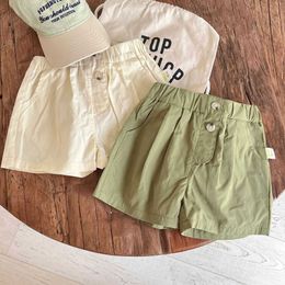 Shorts d'été 2024 Ins Baby Boys Shorts solides ruine élastique Boys Boys Boys Simple Versatile Musline Toddler Boys Shorts D240510