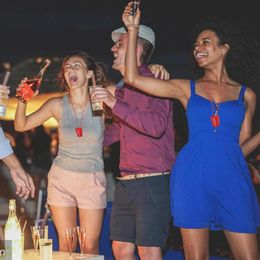 Collares de vidrio de chupito collar de copa de disparo para despedida de soltera de 12 piezas de collares en forma de copa para bodas fiestas de cumpleaños