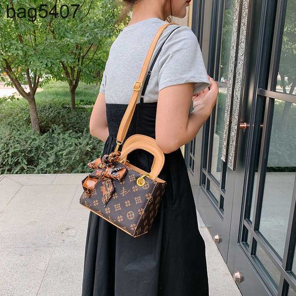 Bolso de hombro Diseñador Princesa Diana Bolso por correo Textura de lujo ligero Vintage Pequeño cuadrado Nuevo Bolso cruzado estampado Versátil Bolso de un solo hombro para mujer