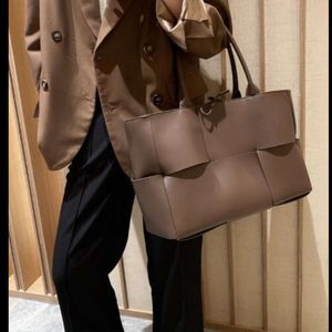 Sac à épaule créatrice de mode nouveau sac grand sac tote tote dames simples sac à usage polyvalent sac de grande capacité sac de voyage en cuir