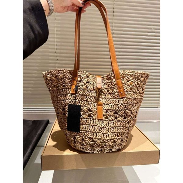 Sac à épaule Nouveau 90% d'usine Ventes directes Nouveaux minimalistes en papier Hollowed Paper Grass Woven et décontracté un sac à main de vacances pour femmes de la plage de la plage à la plage