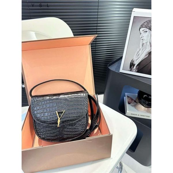 Sac d'épaule Nouveau 90% d'usine Sales directes Niche coréenne Niche Dign Womens with Lizard Pattern Leather Crossbody Saddle One épaule Sac carré décontracté