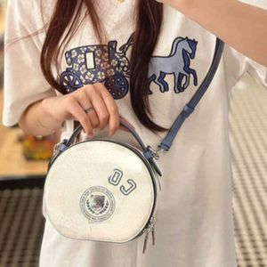Sacs à bandouliers 2023 Designer New Womens Bag Canteen Glacier blanc Round Cake Varsity College Style