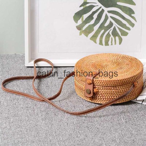 Bolsos de hombro 2023 NUEVA BALI VINTAGE Crossbody Bolsas de cuero de cuerpo cruzado Round Beach Girls Circle Rattan Small Bohemian Womenh24217