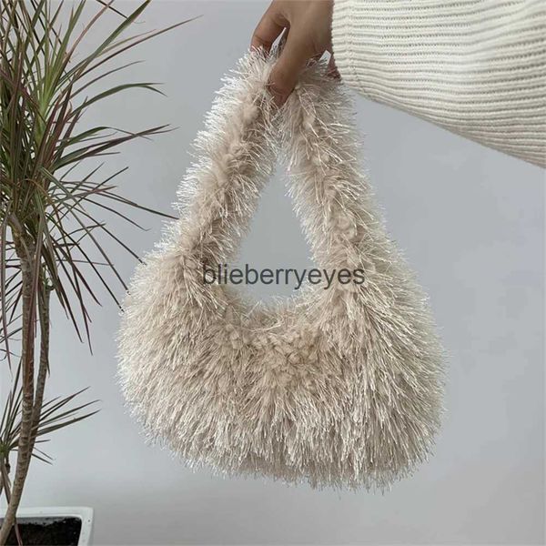 Sacs à bandouliers 2023 Nouveaux sacs à main en faux fourrure de Faux Fur Furry Sacper Soft Shopper Y2k Girls Winter Small Purse Purse Fashion Fluffy Femmes Tote WalletBlieryEyes