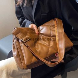 Bolsos de hombro 2023 Nueva tendencia Bolsas de alma acolchadas para mujeres Diseñador de banda de rodadura suave Slide Space Cross Body Bag Marca de lujo Bolso de mujer Bolsosstylisheendibags