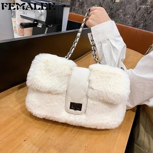 Sacs à bandouliers 2024 Ins Fashion Femmes Plue Pu Belt Lock Elegant Femelle Underar Faux Fur Handsbag Furry Fluffy Tote