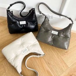 Sacs à bandoulière 2024 Margiela Sac d'embrayage en peau d'agneau en cuir Designer Femmes Cross Body Sacs à bandoulière Sacs à main fourre-tout de luxe Portefeuille de mode de vacances Sac de soirée sous les bras