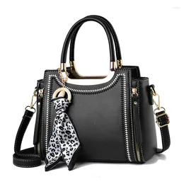 Bolsos de hombro 2024, bandolera de cuero PU para mujer, adornos decorados, modelos femeninos, bolsos negros de lujo a la moda para mujer