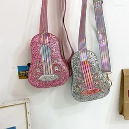 Sacs à bandouliers 2024 Style d'été Petite personnalité fraîche Laser Sequin Diamond Dream Dream Guitar Guitar Shape sac