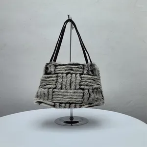 Sacs à bandoulière 2024 sac pour femmes Design de luxe à la mode grande capacité horizontale et verticale en peluche décontracté fourre-tout de transport