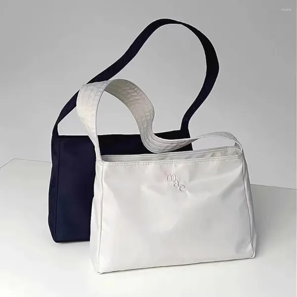 Bolsas de hombro 2024 Femenina de viaje de viaje de forma simple para mujeres Mucu Mucu y Ebony Axsion Nylon Gran capacidad Bags