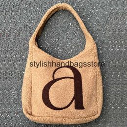 Sacs à bandoulière Automne Hiver Grande Capacité Femmes Fourre-Tout Sac Rétro Laine Velours Design Leer Ladie Aisselle Sac Et Sac À Main Femme Soulder andbagH24221