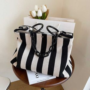 Sacs à bandoulière Noir Et Blanc Rayures Toile Sac À Bandoulière Pour Femmes Fourre-Tout Designer Femme Sacs Nouvelle Mode Sacs À Main 2022 Tendance Grand Sac 0216/23