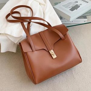 Sacs à bandoulirs Brand Designer 2 poches sacs à main de haute qualité Cuir PU pour les femmes 2024 Hiver Fashion Lock Sac tendance féminin